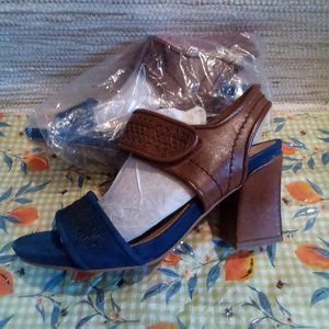 EARTHIES* BLUE MULTI SUEDE SANDALS (7)